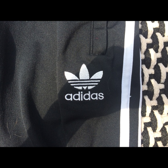 Comfy and Trendy Kids Adidas sweatpants - Picture 2 of 4